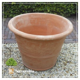 Grote terrapot diameter 78 cm.