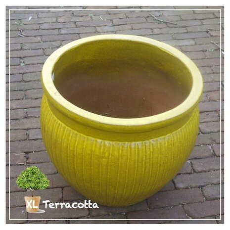 Grote geglazuurde buitenpot geel.