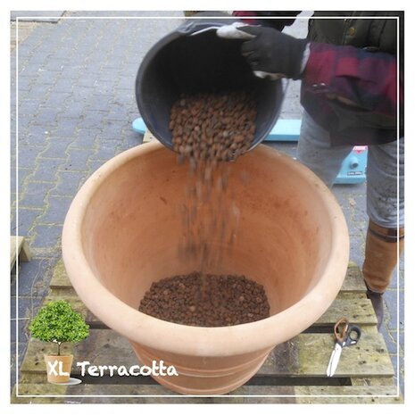 terracottapot-hydrokorrels-drainage-pot